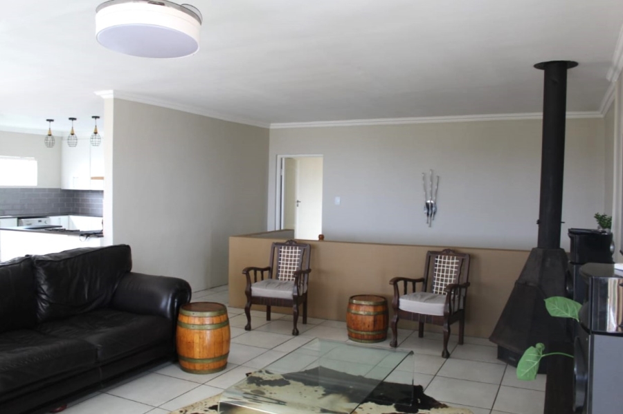 5 Bedroom Property for Sale in Wavecrest Eastern Cape